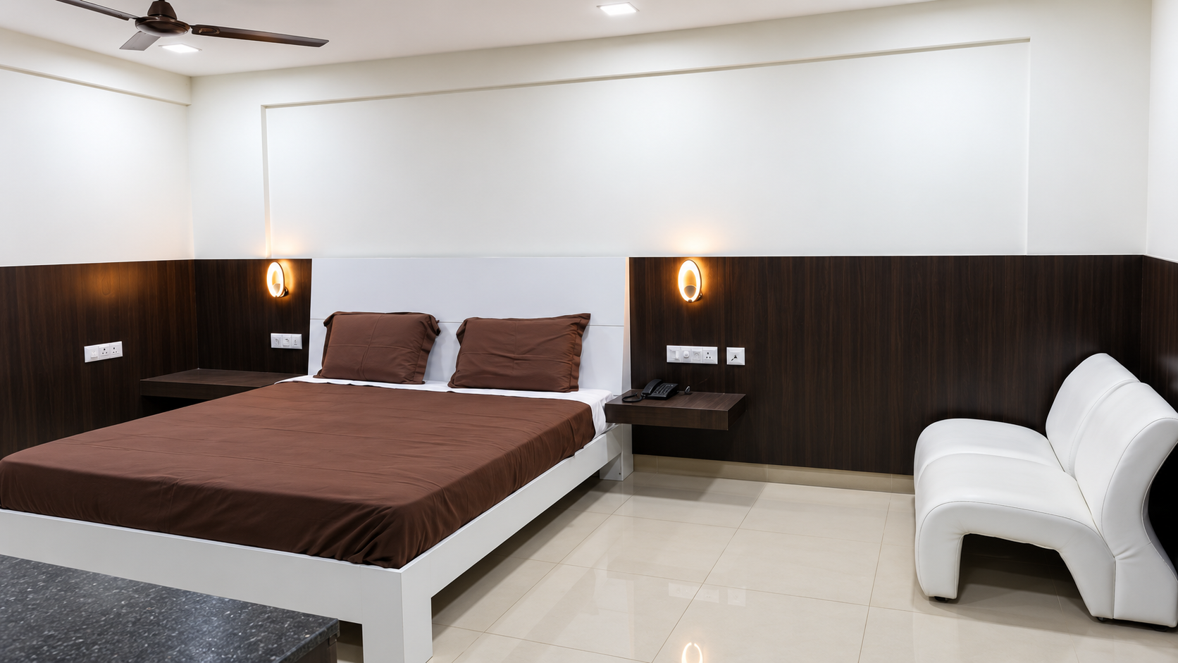 2 Bed Double Room - Murali Inn