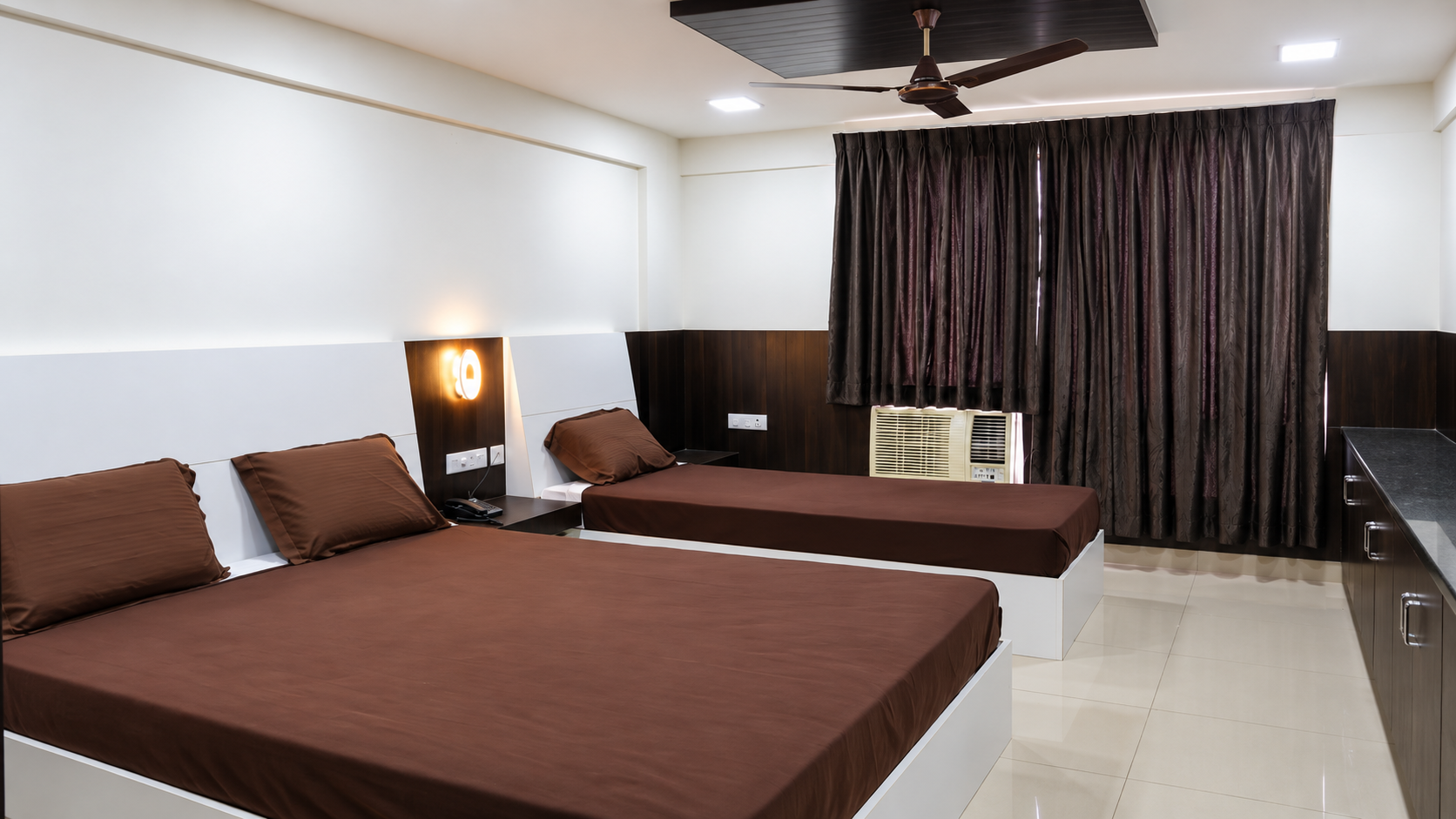 3 Bed Room - Murali Inn